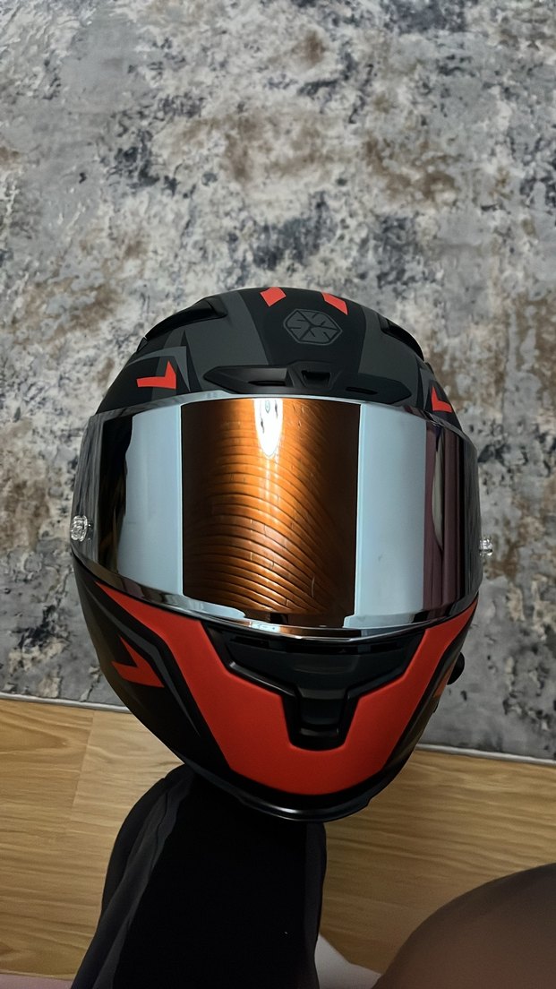 Kırmızı Baskılı Kayışlı Biker Motosiklet Kaskı - Görsel 3