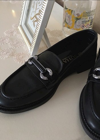 Siyah Deri Tokalı Kadın Loafer
