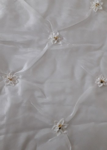 Beyaz İşlemeli Parlak Yatak Örtüsü - Görsel 12