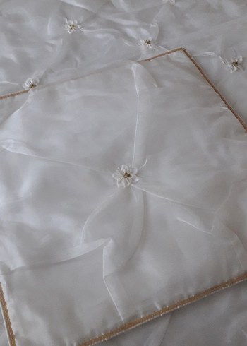 Beyaz İşlemeli Parlak Yatak Örtüsü - Görsel 9
