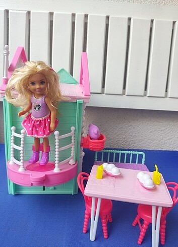  Barbie Chelsea evi