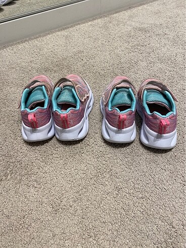 26 Beden pembe Renk Skechers kız çocuk ayakkabı 25 numara satıldı ve 26 numara fiyat