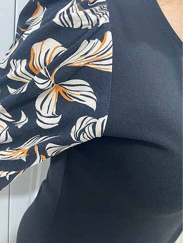 Siyah kolları desenli elbise - Görsel 7