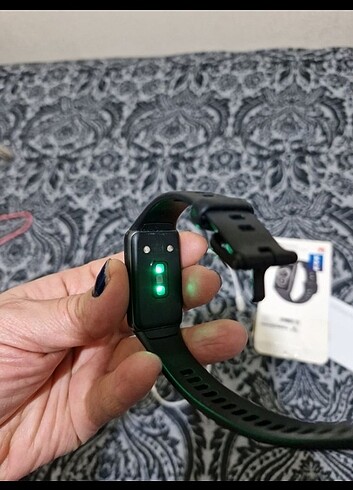 Huawei Band 6 siyah akıllı saat