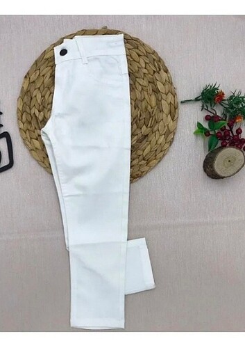 Erkke çocuk beyaz pantolon 