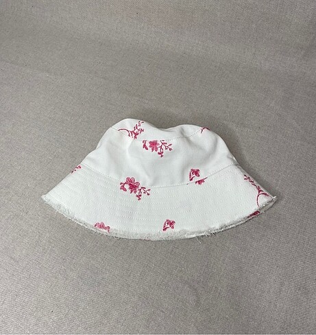 Zara Sıfır jean bucket şapka