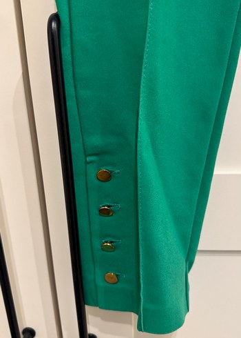 Düğmeli Yeşil Midi Kumaş Kadın Pantolon - Görsel 3