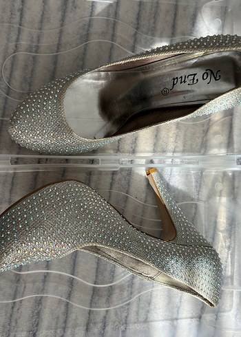 Gri Parlak Taşlı Stiletto Abiye Ayakkabı