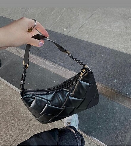 Louis Vuitton Capitoneli kol çantası