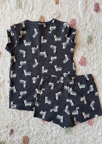 4 Yaş Beden H&M Zebra Desenli Kısa Kollu şortlu Pijama Takımı