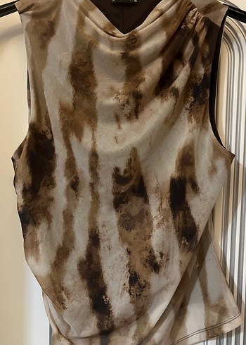 Bağlama Desenli Kahverengi Kolsuz Bluz - Görsel 2