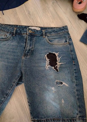 32 beden Kadın Mavi Koyu Renk Nakışlı Bol Kesim Mini Kot Şort