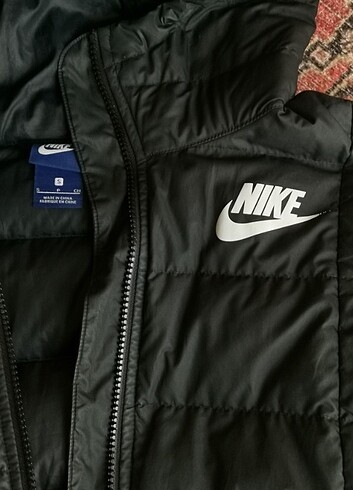 Nike Mont