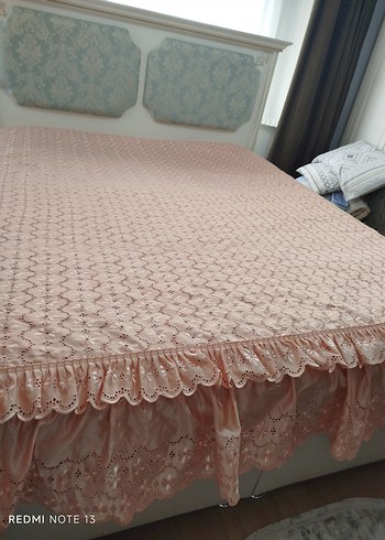 Nakışlı Pembe Yatak Örtüsü - Görsel 2