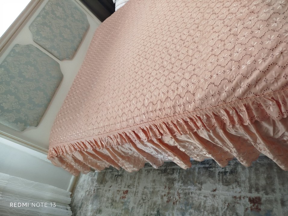 Nakışlı Pembe Yatak Örtüsü - Görsel 3