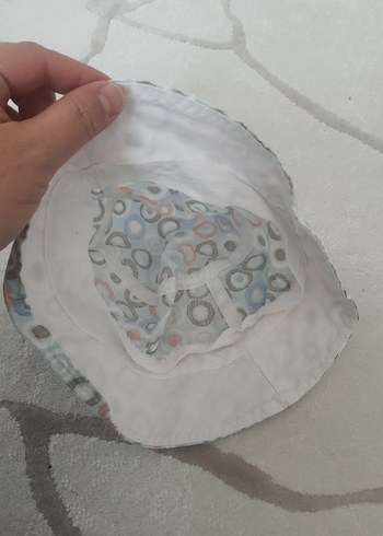 Gri Beyaz Desenli Bebek Şapkası - Görsel 3