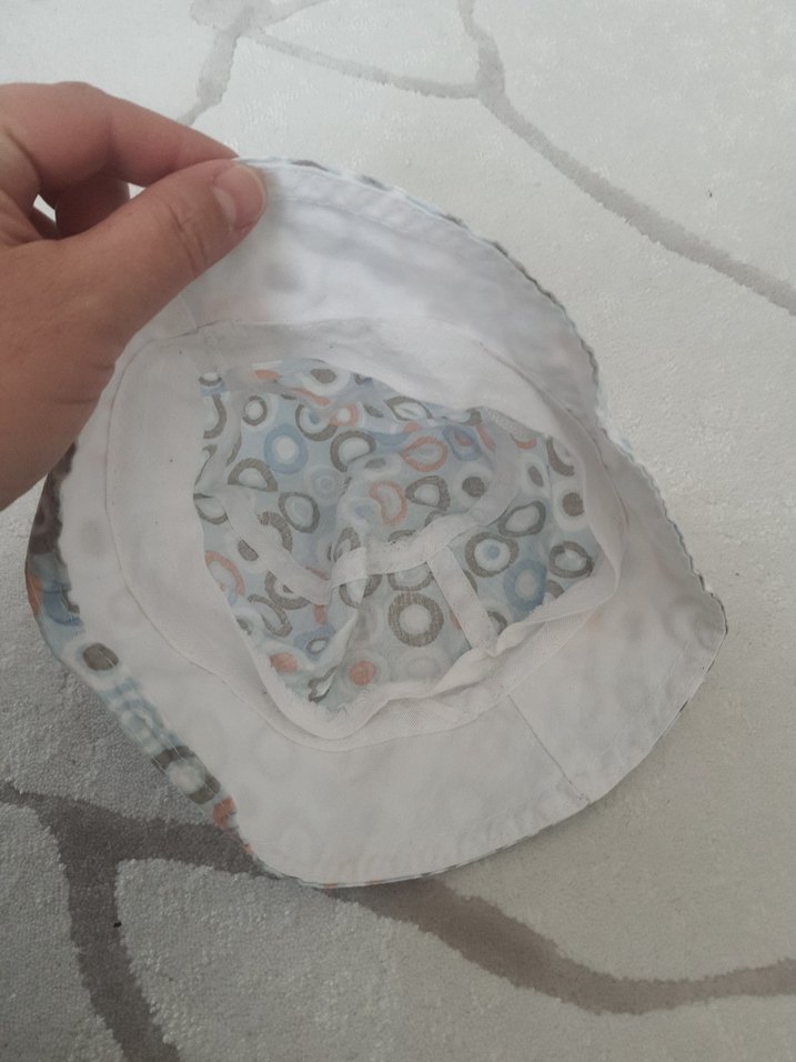 Gri Beyaz Desenli Bebek Şapkası - Görsel 3