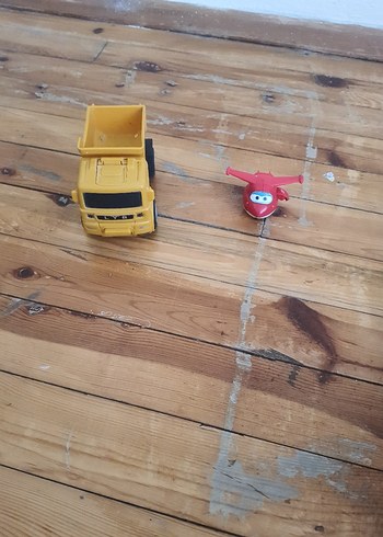  Sarı kamyon robota dönüşen uçak ve kamyon