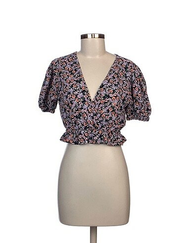 Pull and Bear Bluz %70 İndirimli.
