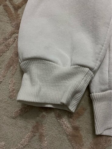 m Beden İki adet sweatshirt puma ve karllagerfeld