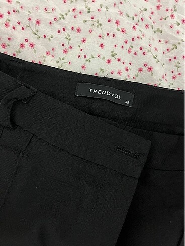 32 Beden siyah Renk Trendyol pantolon