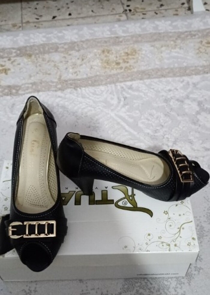 Siyah topuklu ayakkabı  - Görsel 2