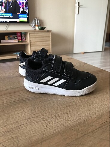 Adidas spor ayakkabı