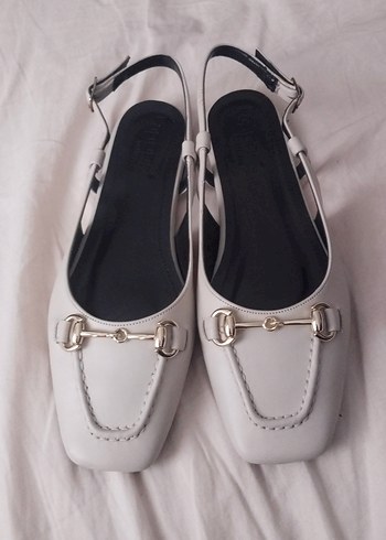 Tokalı Beyaz Stiletto Topuklu Kadın Babet
