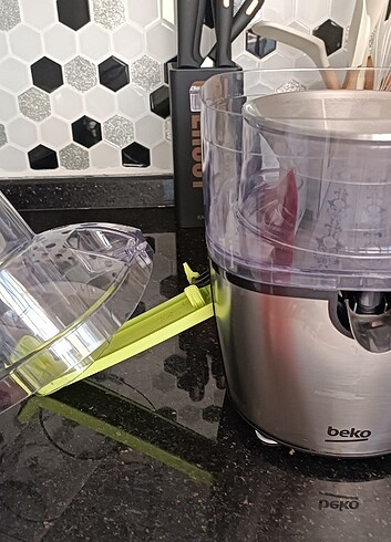 Beden beyaz Renk Beko katı meyve sıkacağı garantili belgesi var