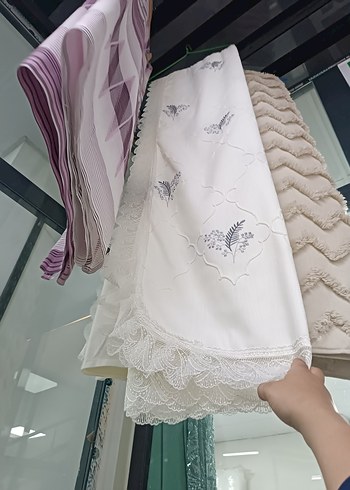 İşlemeli Beyaz Yatak Örtüsü - Görsel 13