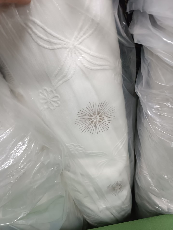 İşlemeli Beyaz Yatak Örtüsü - Görsel 4