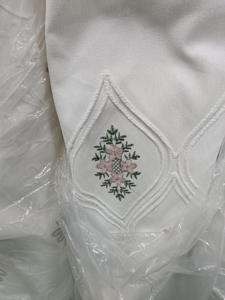 İşlemeli Beyaz Yatak Örtüsü - Görsel 3