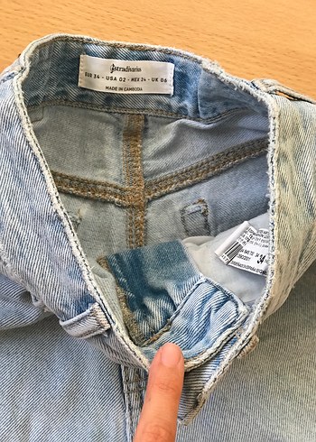 xs Beden Stradivarius yırtık kot şort