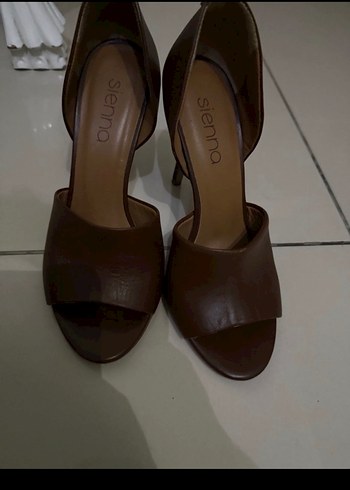 Divarese Siyah Minimalist Stiletto Topuklu Kadın Ayakkabı