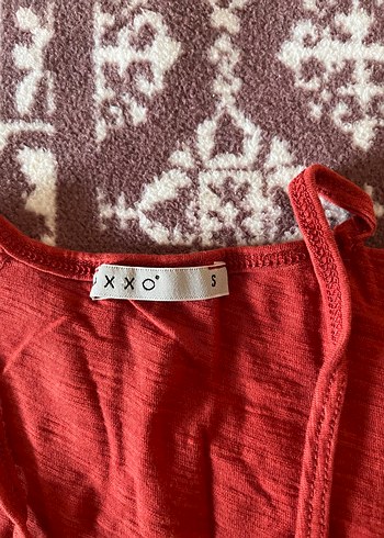 Kırmızı V Yakalı Kolsuz Bluz - Görsel 2