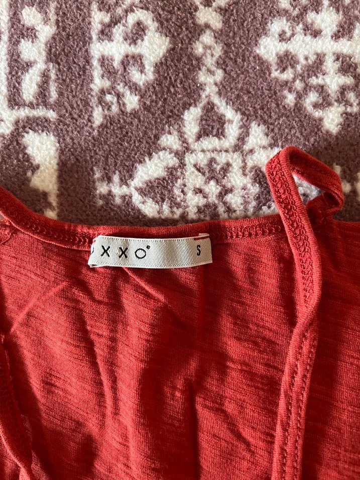 Kırmızı V Yakalı Kolsuz Bluz - Görsel 2