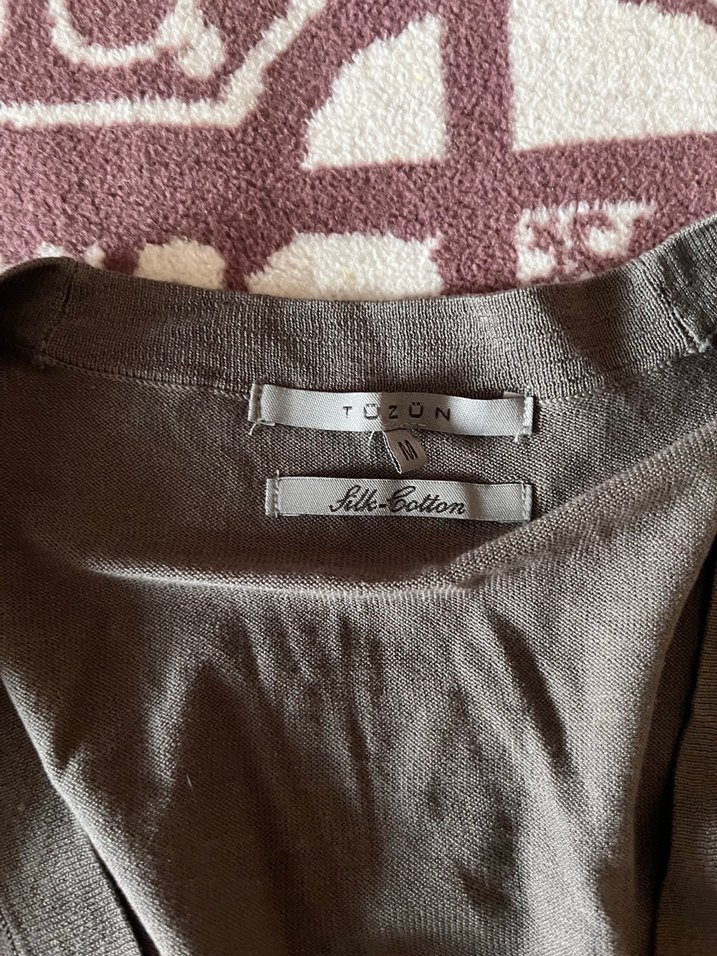 Gri Düğmeli V Yaka Kadın Hırka - Görsel 2