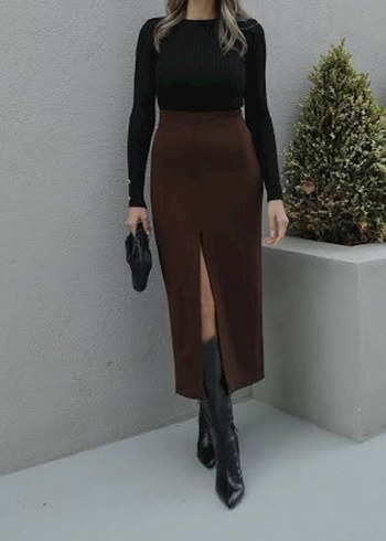 Diğer yırtmaçlı kalem etek
