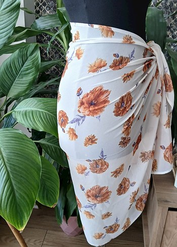 Beyaz Çiçek Desenli Pareo - Görsel 2
