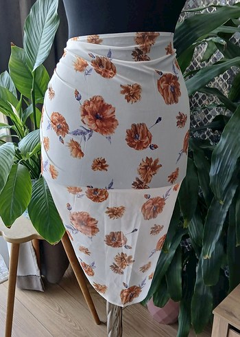 Beyaz Çiçek Desenli Pareo - Görsel 3