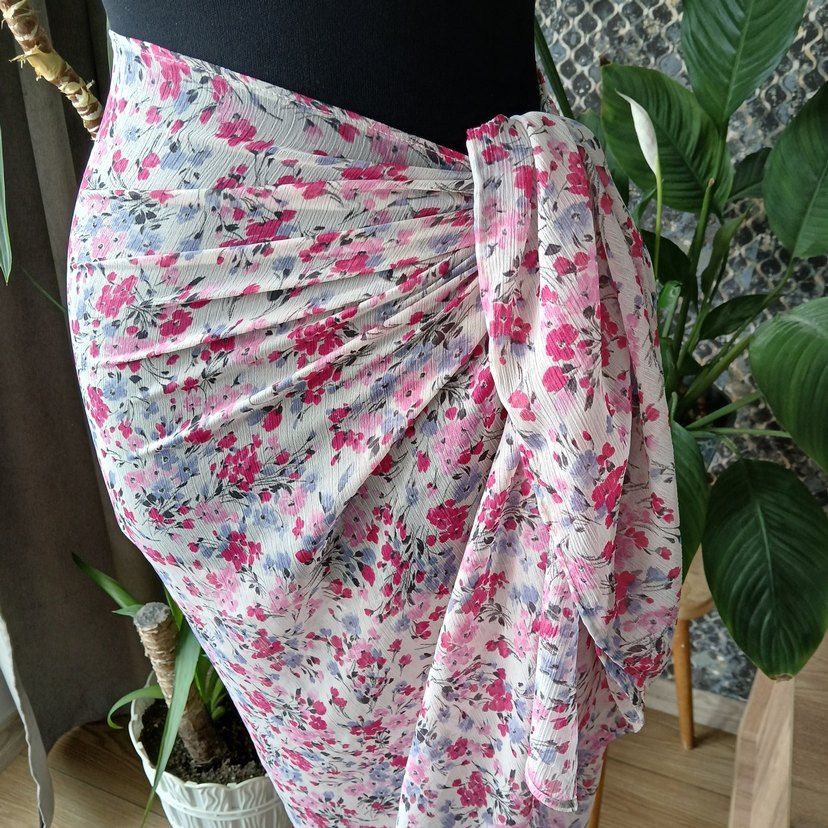 Pembe Çiçek Desenli Drapeli Uzun Pareo - Görsel 3