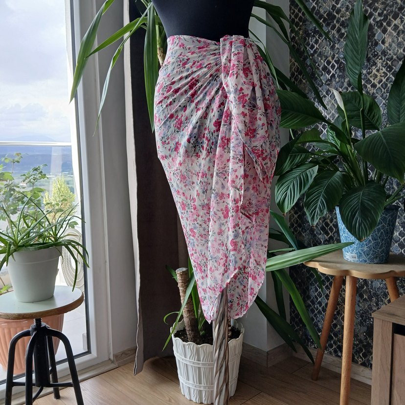 Pembe Çiçek Desenli Drapeli Uzun Pareo - Görsel 2