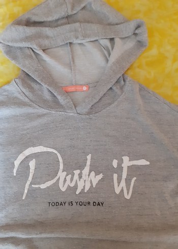 kapşonlu kolsuz thişört - Görsel 2