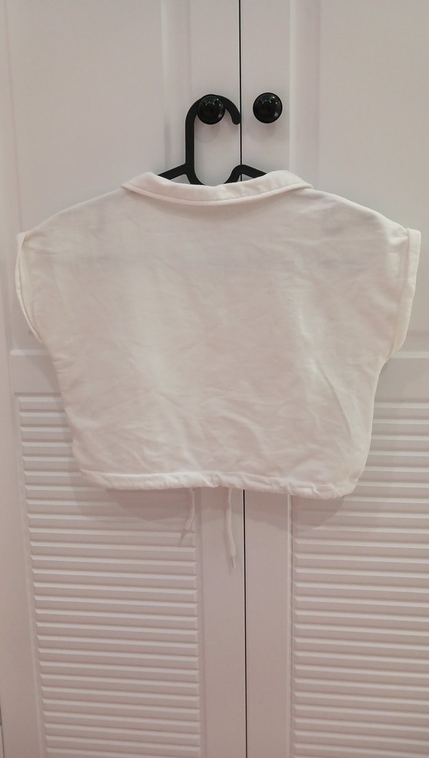 Düğmeli Beyaz Kısa Kollu Crop gömlek - Görsel 3