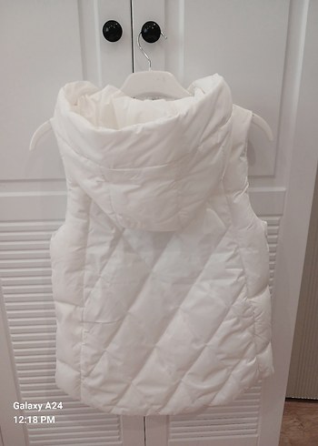 sifir gibi Beyaz Kapüşonlu Fermuarlı kiz çocuk Yelek - Görsel 2