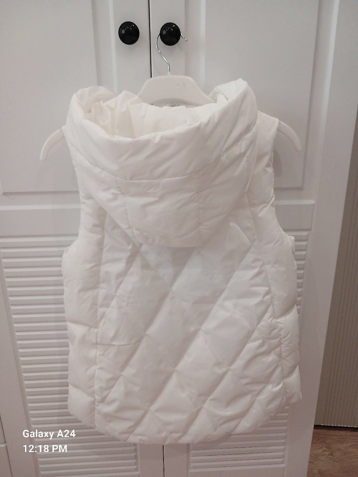 sifir gibi Beyaz Kapüşonlu Fermuarlı kiz çocuk Yelek - Görsel 2