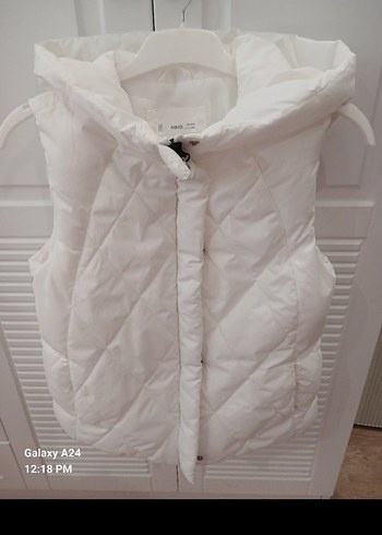 sıfır ayarında Beyaz Kapitone Yelek - Görsel 2