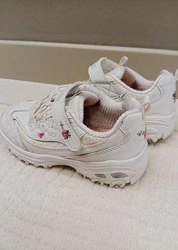 orjinal skechers Kız Çocuk Beyaz Nakışlı Cırtlı Spor Ayakkabı 26 - Görsel 6