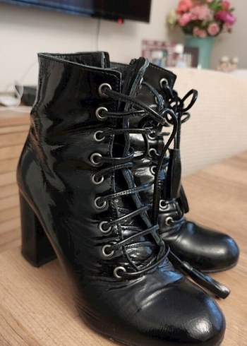 36 noHotiç Rugan Bağcıklı Gotik Topuklu Bot