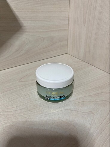 Loreal Paris triple active yüz kremi